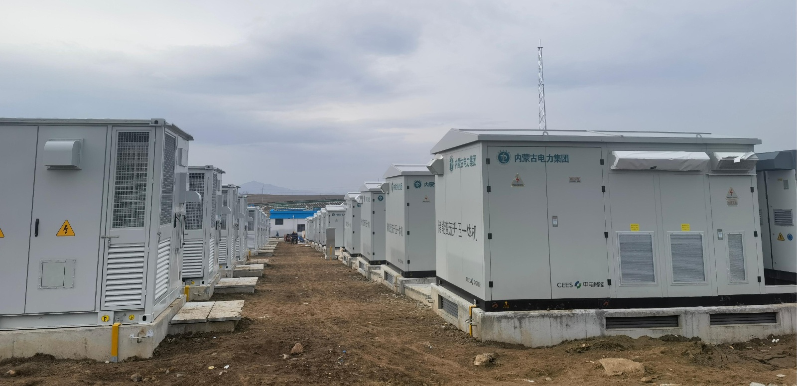 The 2.5MW/10MWh sodium-ion energy storage system project in Kezhen, Inner Mongolia was successfully connected to the grid, using VKT sodium-ion batteries!