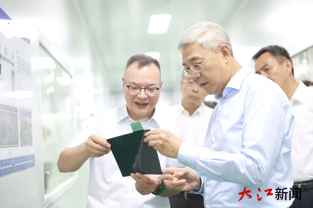 (Reposted from Jiangxi Daily) Jiangxi Provincial Party Secretary Yin Hong visited the Veken Technology Nanchang Sodium Battery Research and Production Base to conduct research and provide guidance.